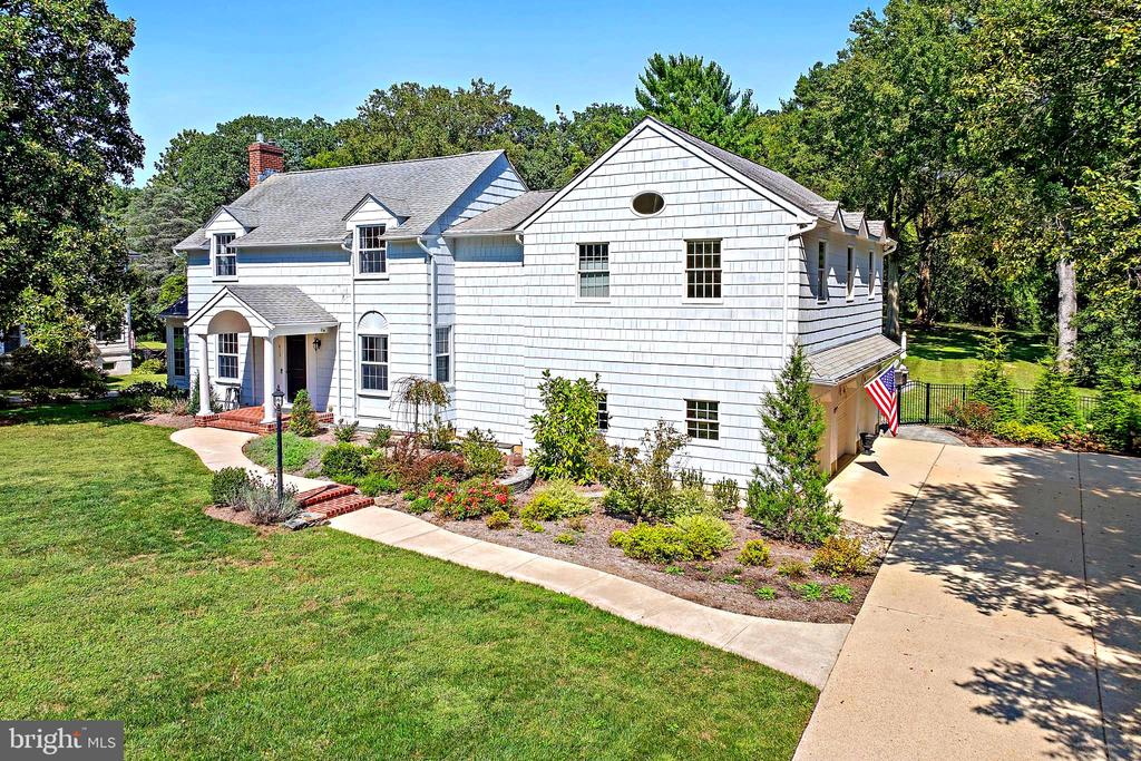 413 JOYCE LANE W