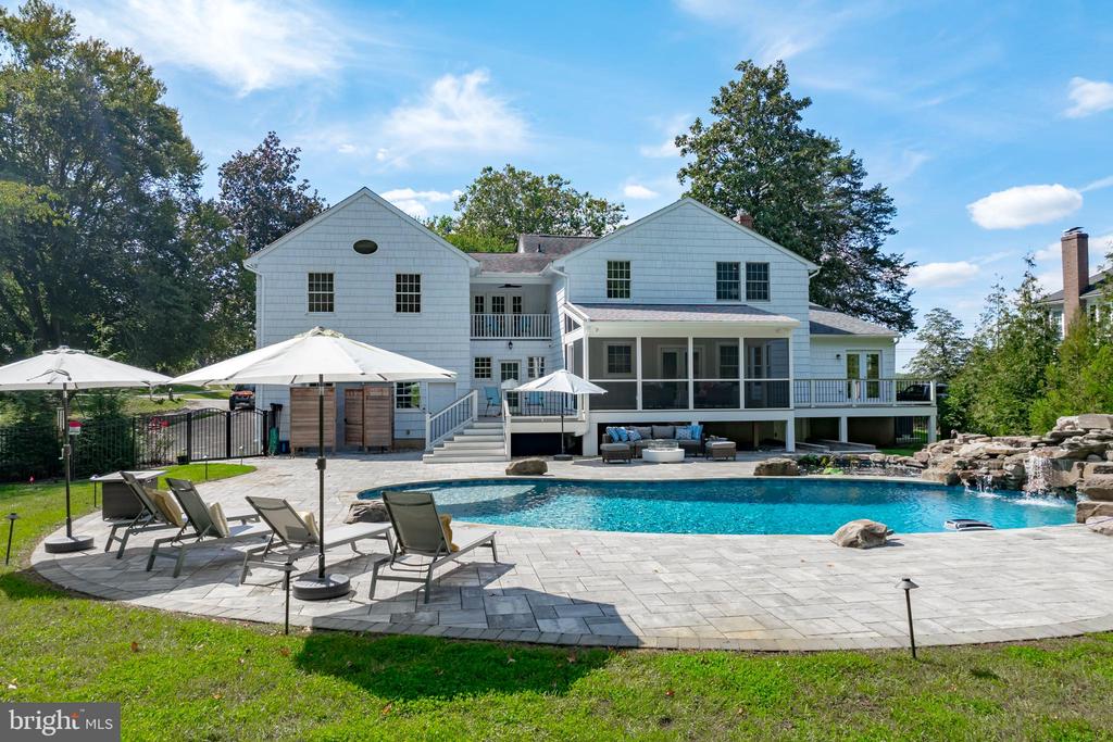 413 JOYCE LANE W