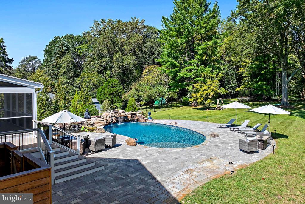 413 JOYCE LANE W
