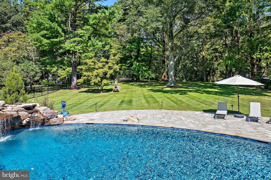 413 JOYCE LANE W