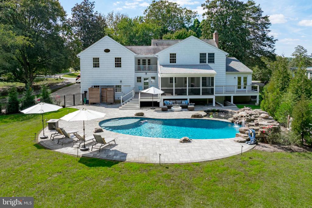 413 JOYCE LANE W