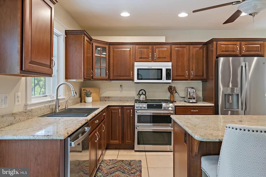 413 JOYCE LANE W