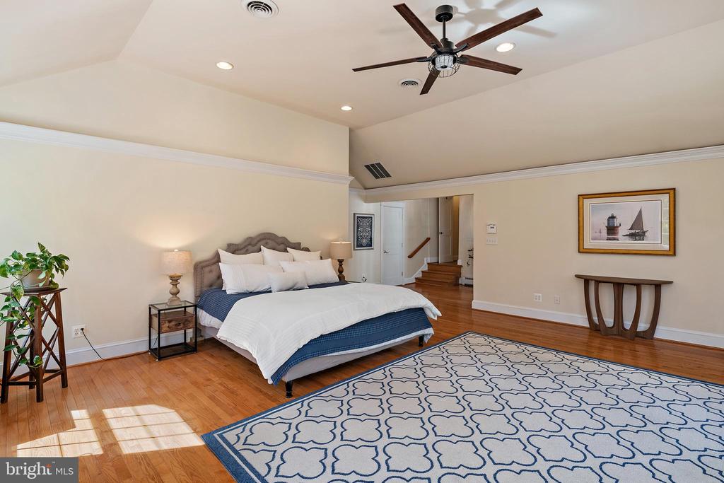 413 JOYCE LANE W