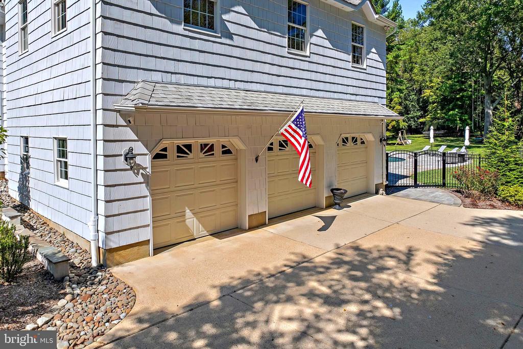 413 JOYCE LANE W