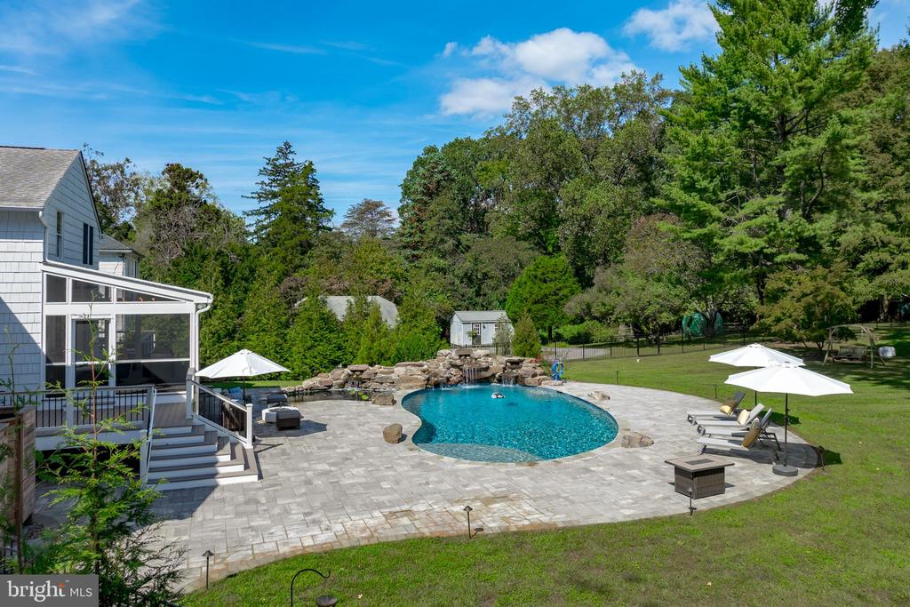 413 JOYCE LANE W