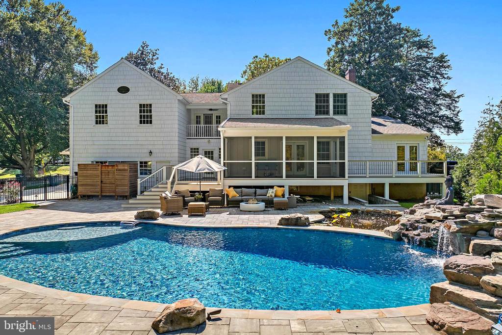 413 JOYCE LANE W
