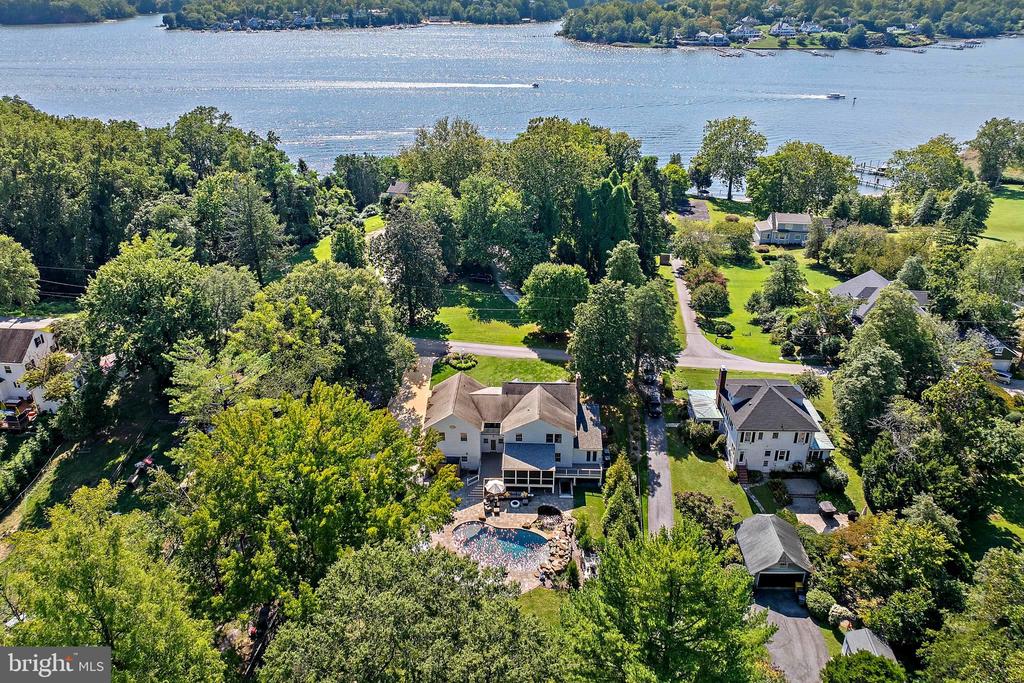 413 JOYCE LANE W