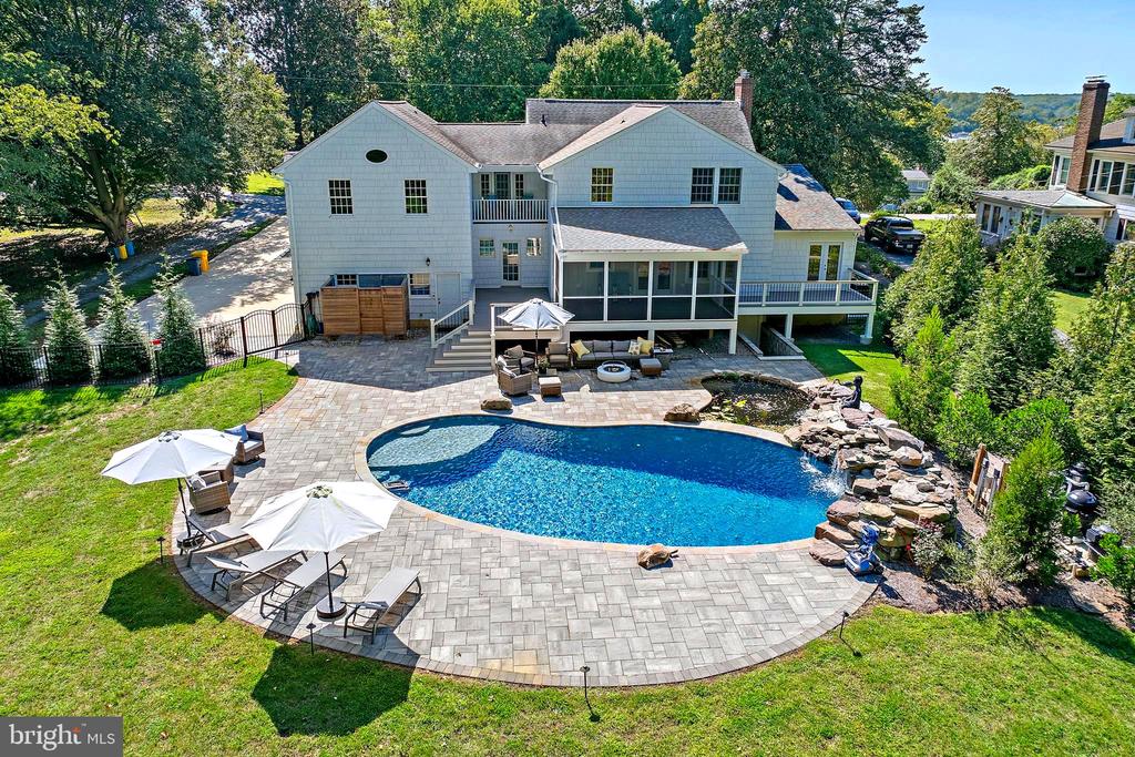 413 JOYCE LANE W