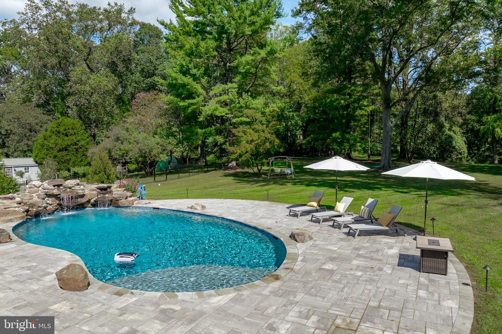 413 JOYCE LANE W