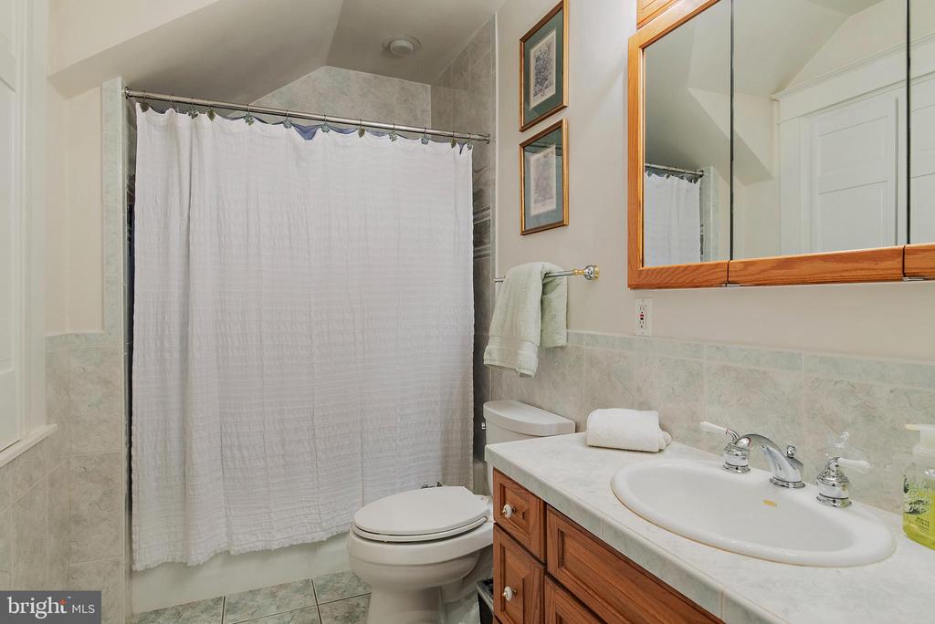 413 JOYCE LANE W