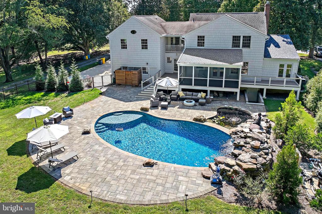 413 JOYCE LANE W