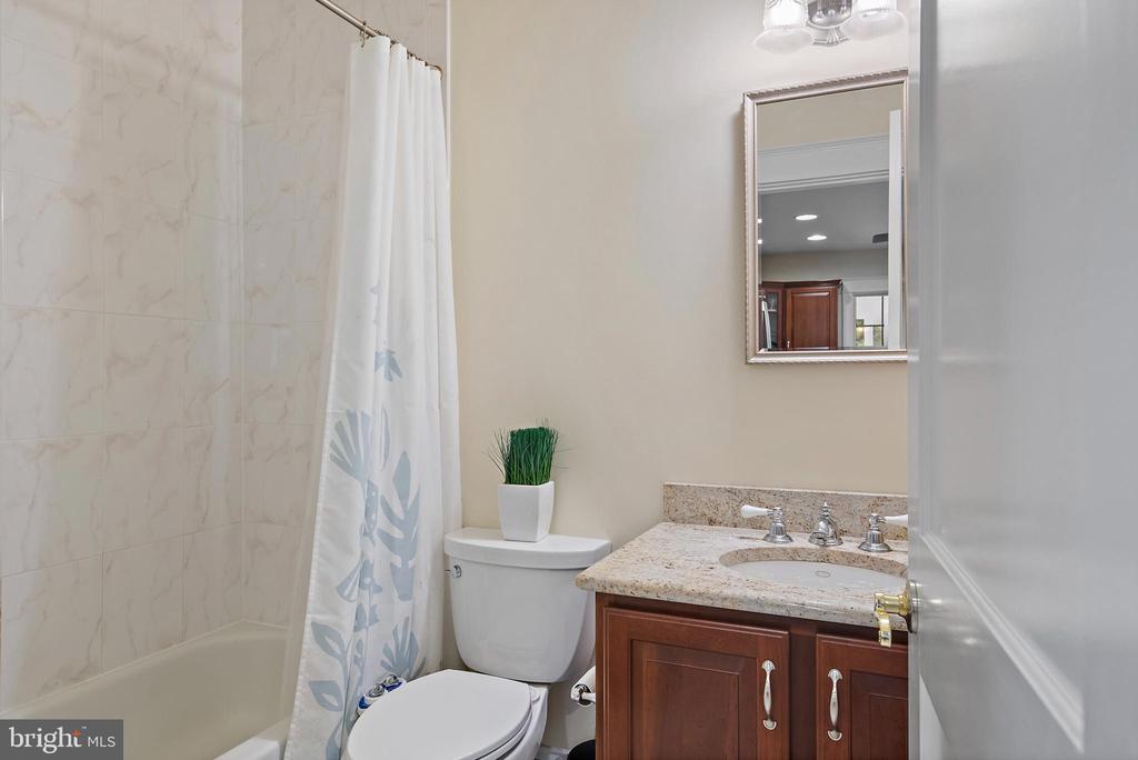 413 JOYCE LANE W
