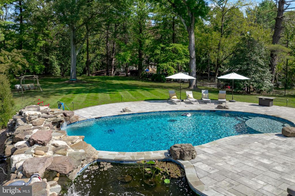 413 JOYCE LANE W