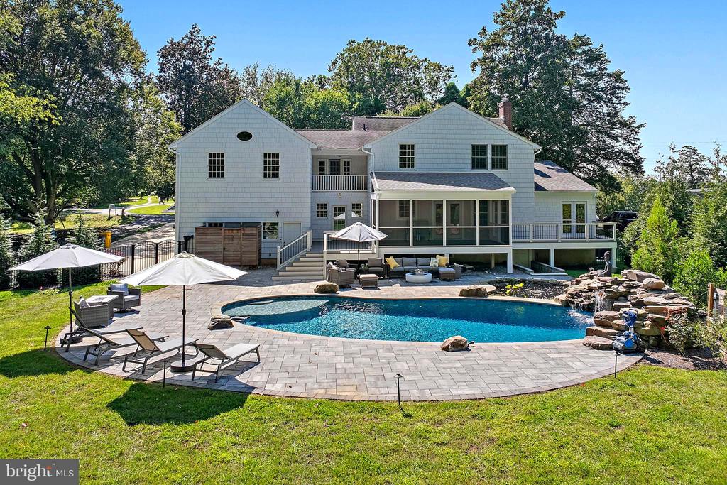 413 JOYCE LANE W