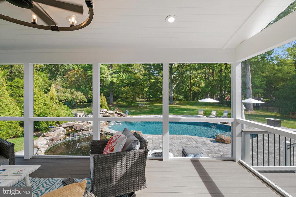 413 JOYCE LANE W