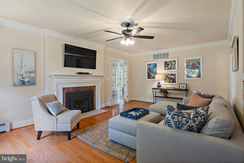 413 JOYCE LANE W
