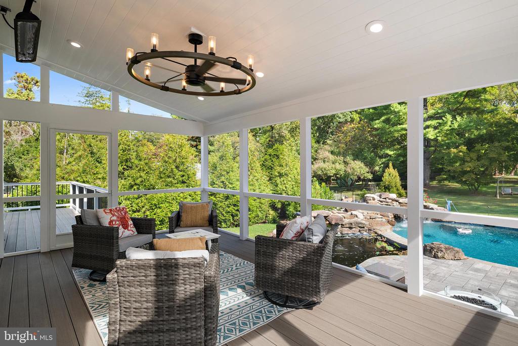 413 JOYCE LANE W