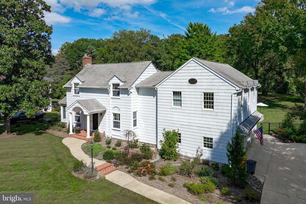 413 JOYCE LANE W