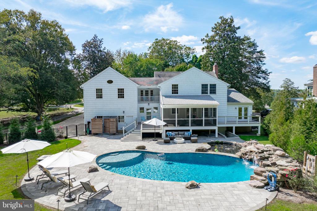 413 JOYCE LANE W