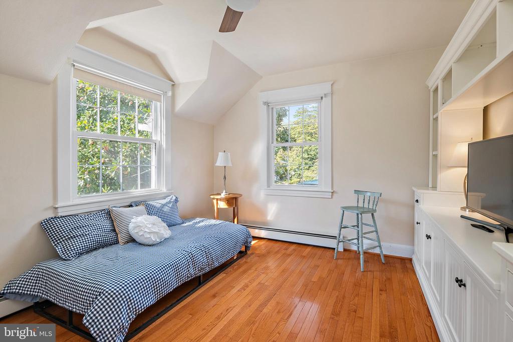 413 JOYCE LANE W