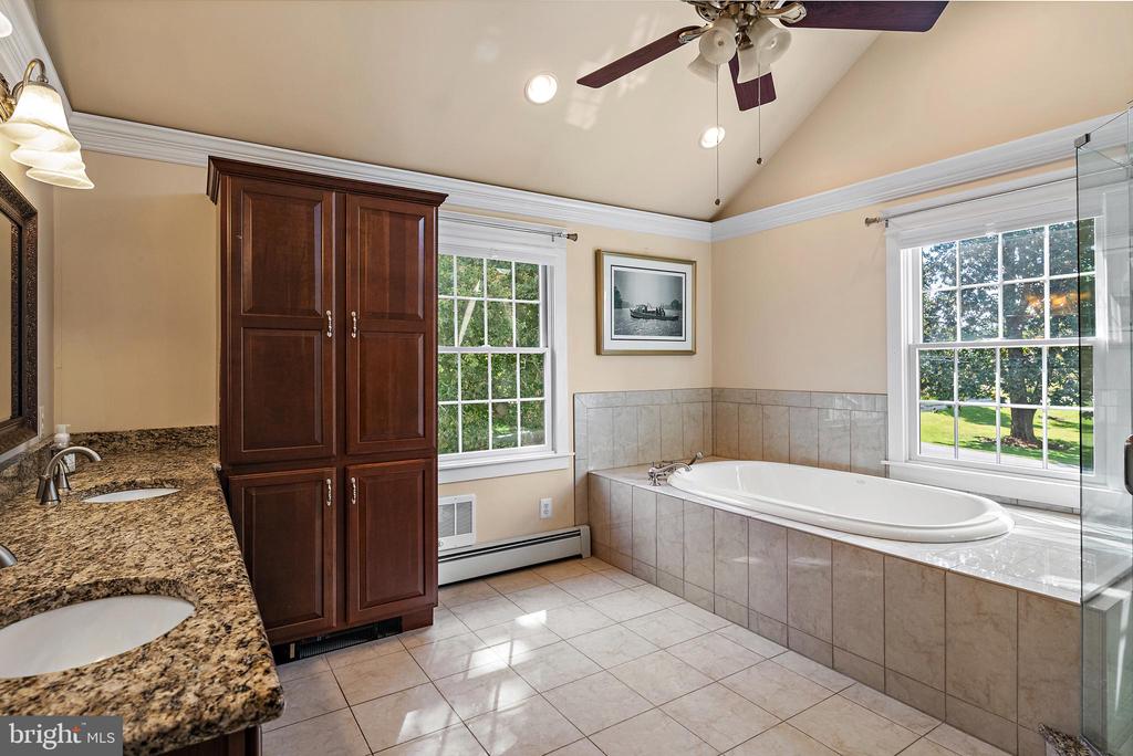 413 JOYCE LANE W