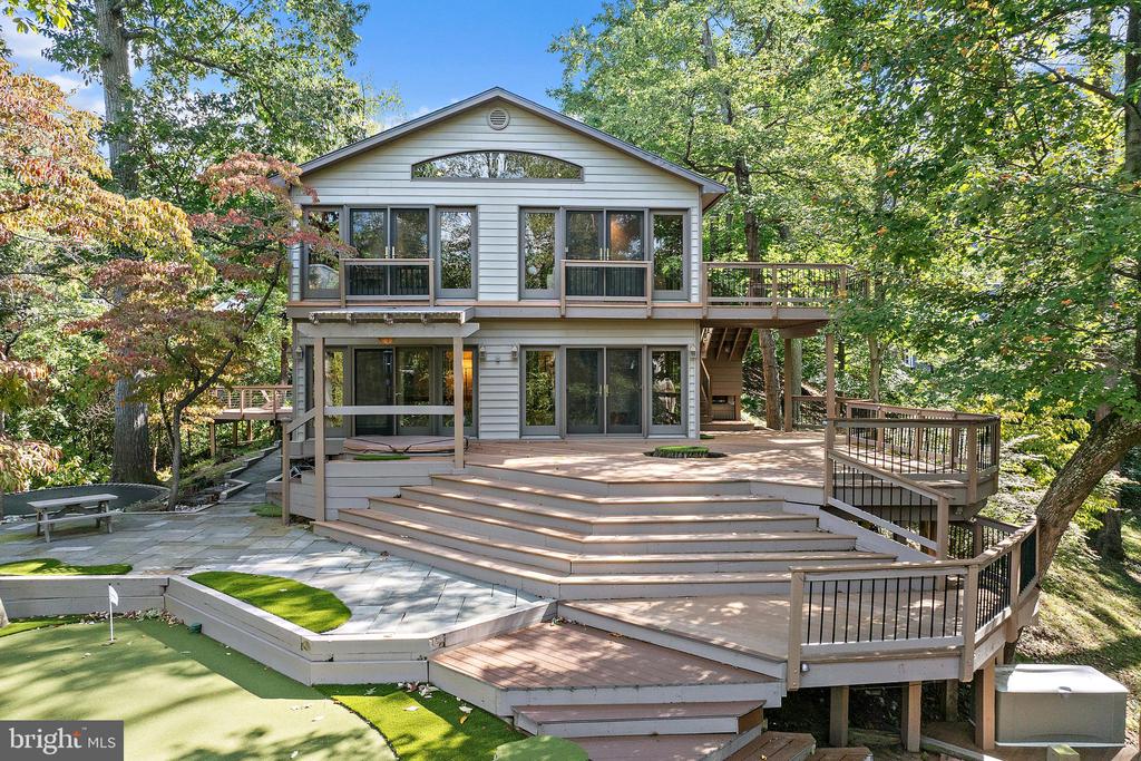 1534 CIRCLE DRIVE