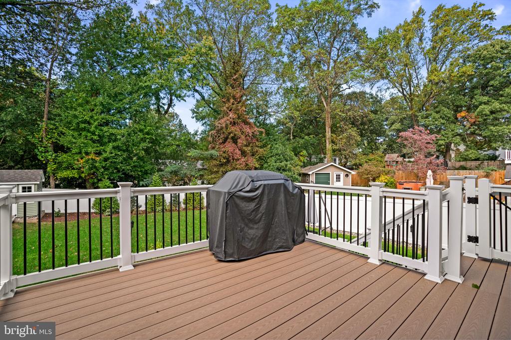 1214 RAMBLEWOOD DRIVE