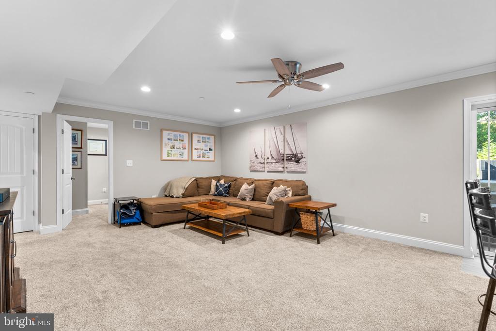 1214 RAMBLEWOOD DRIVE