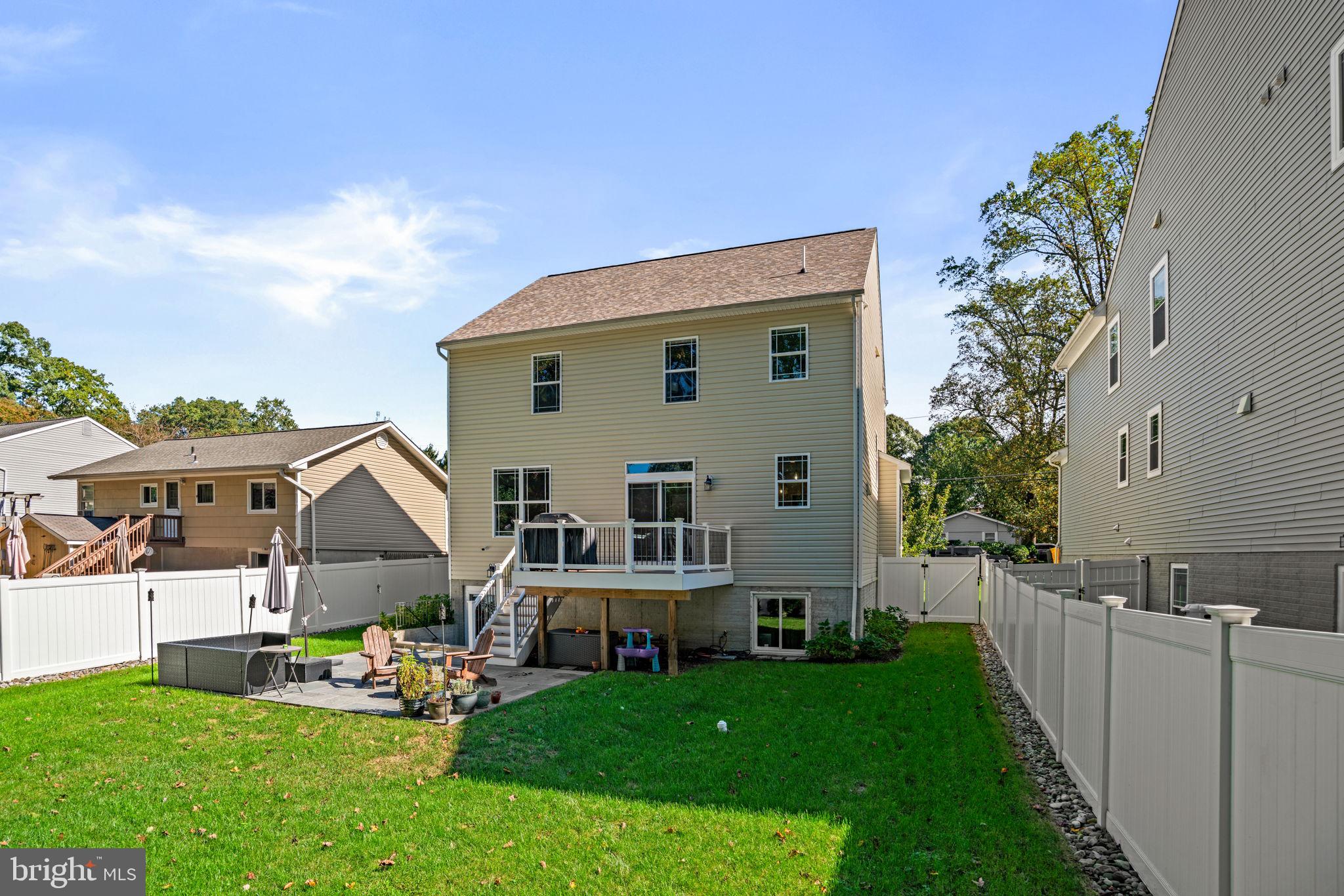 1214 RAMBLEWOOD DRIVE