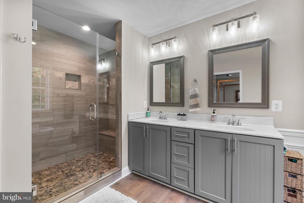 1214 RAMBLEWOOD DRIVE