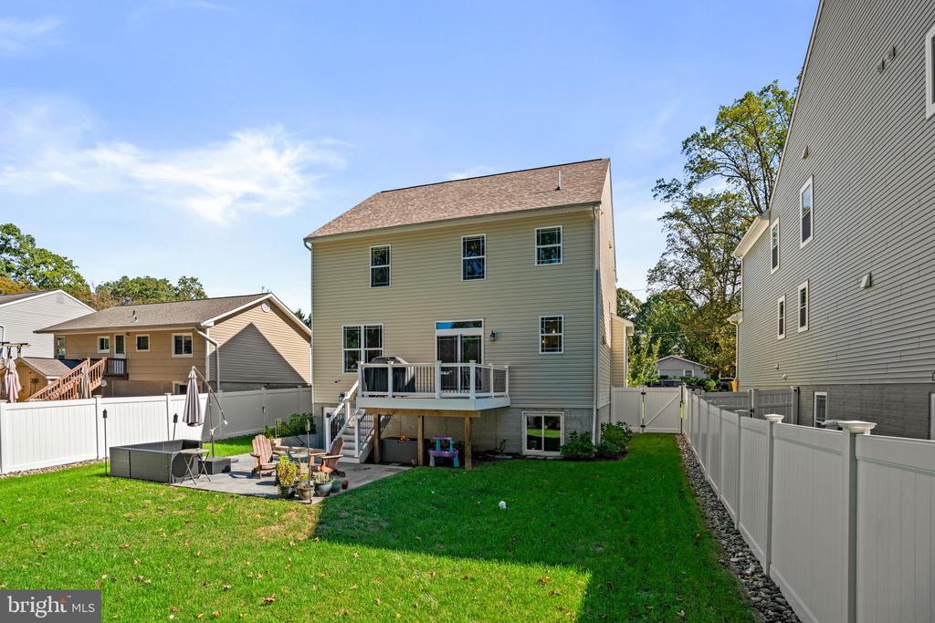 1214 RAMBLEWOOD DRIVE