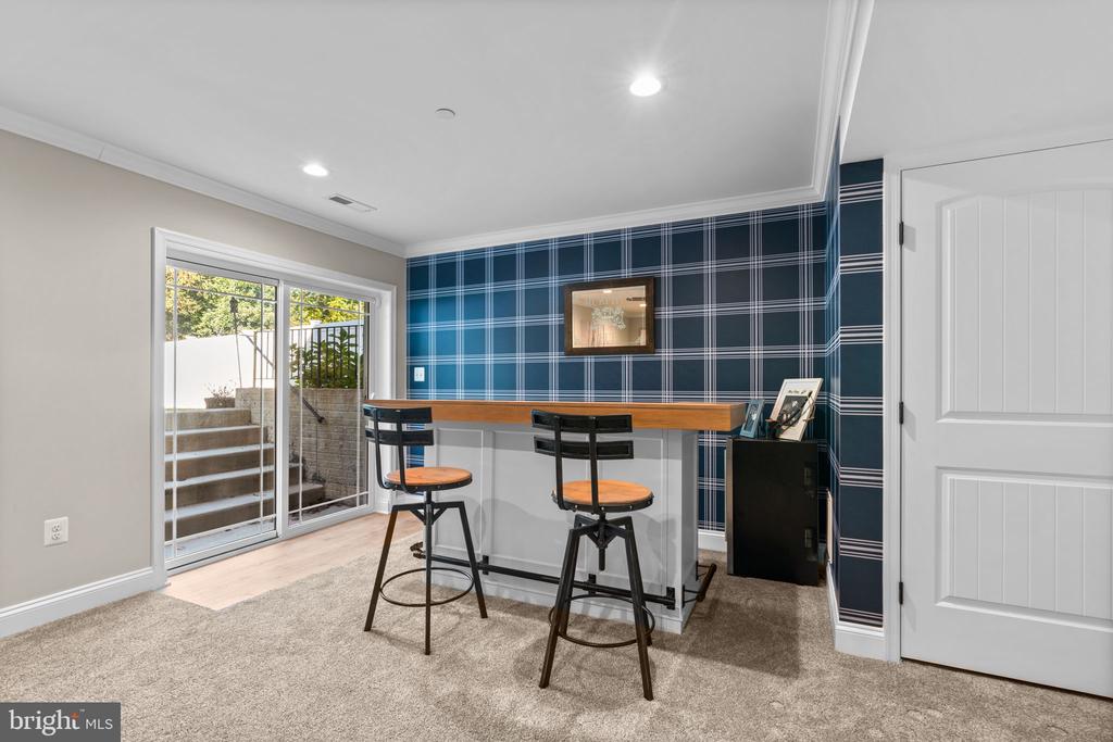 1214 RAMBLEWOOD DRIVE