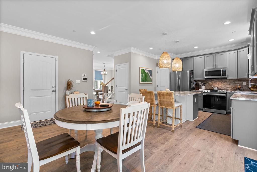 1214 RAMBLEWOOD DRIVE