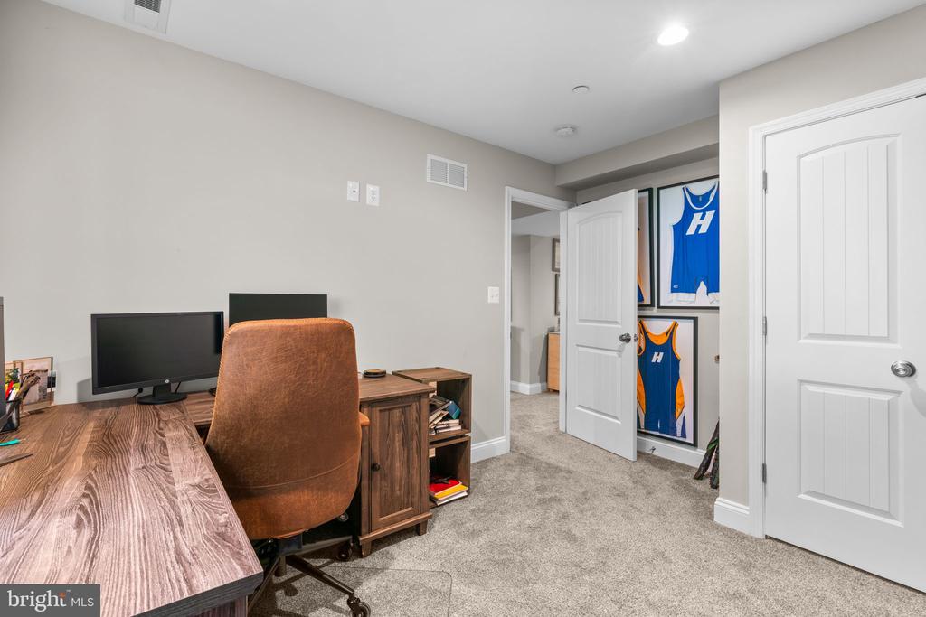 1214 RAMBLEWOOD DRIVE
