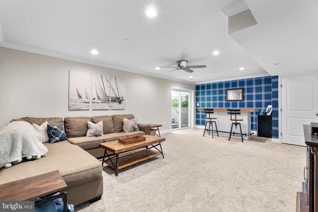 1214 RAMBLEWOOD DRIVE