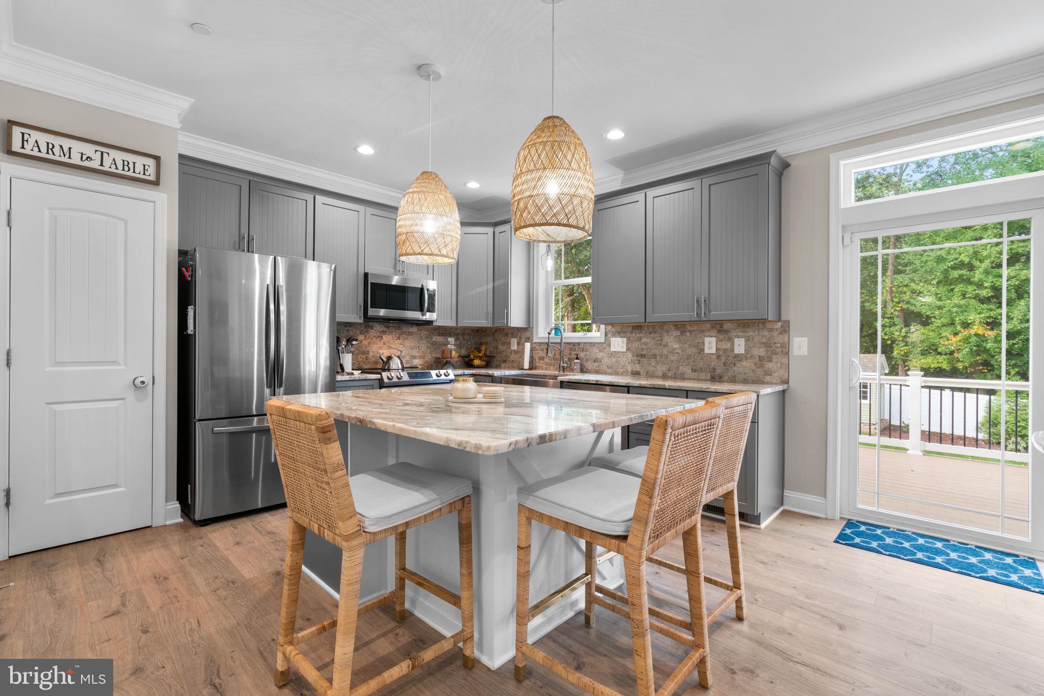 1214 RAMBLEWOOD DRIVE