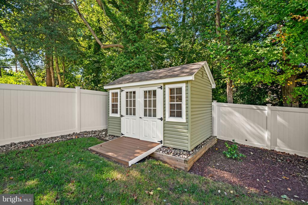 1214 RAMBLEWOOD DRIVE