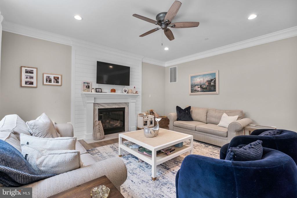 1214 RAMBLEWOOD DRIVE