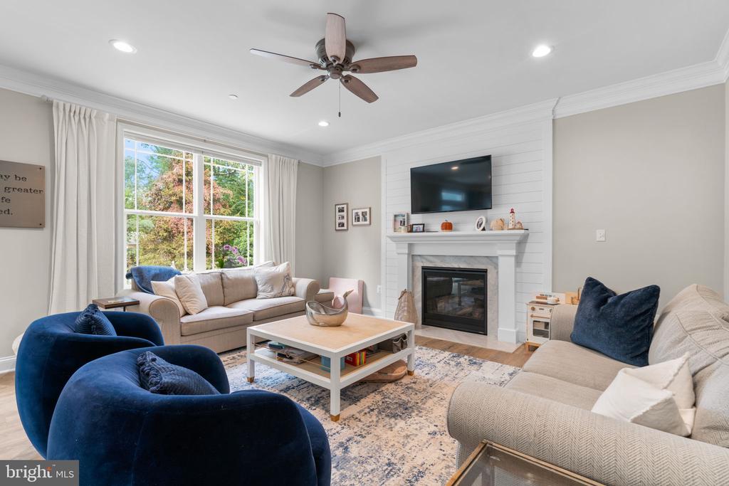 1214 RAMBLEWOOD DRIVE