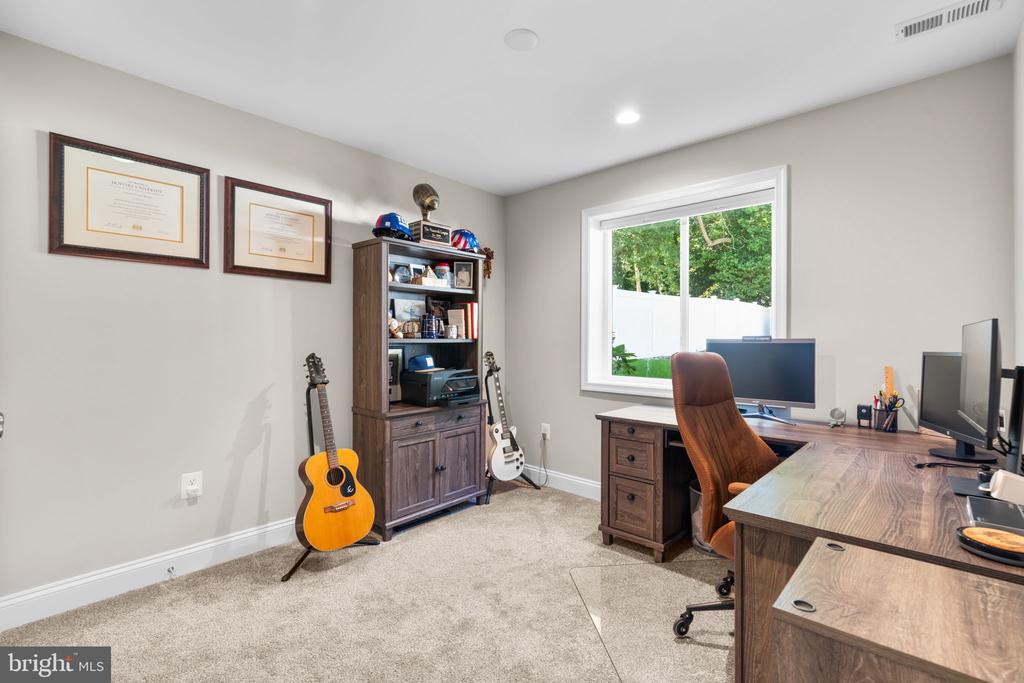 1214 RAMBLEWOOD DRIVE