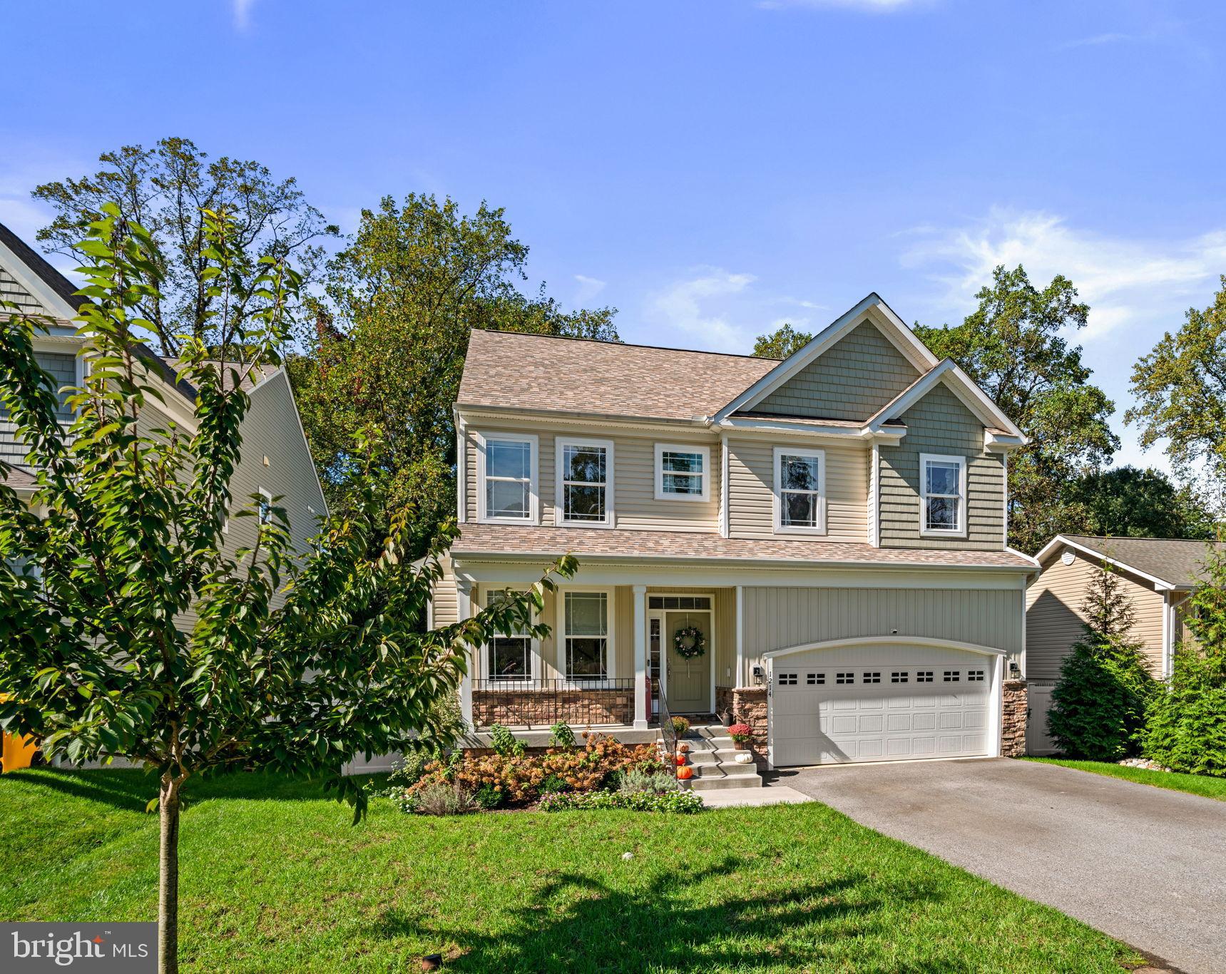 1214 RAMBLEWOOD DRIVE