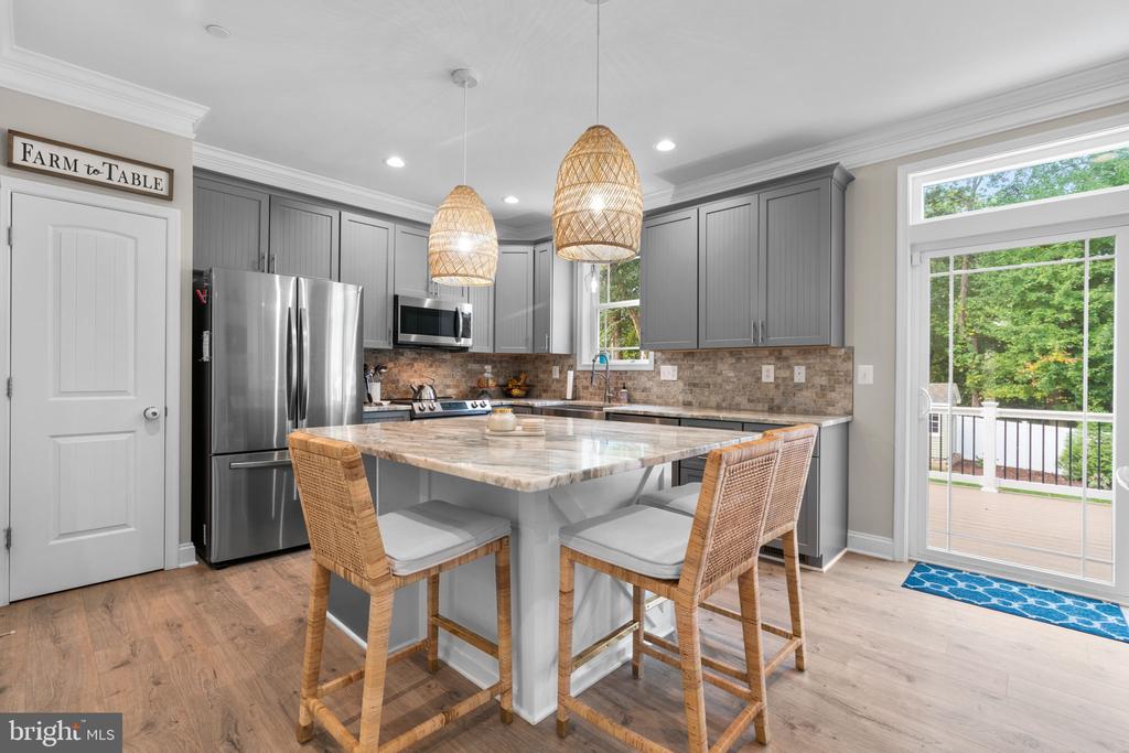 1214 RAMBLEWOOD DRIVE