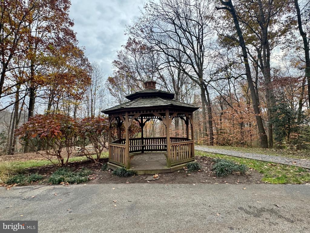 201 AUTUMN CHASE DRIVE