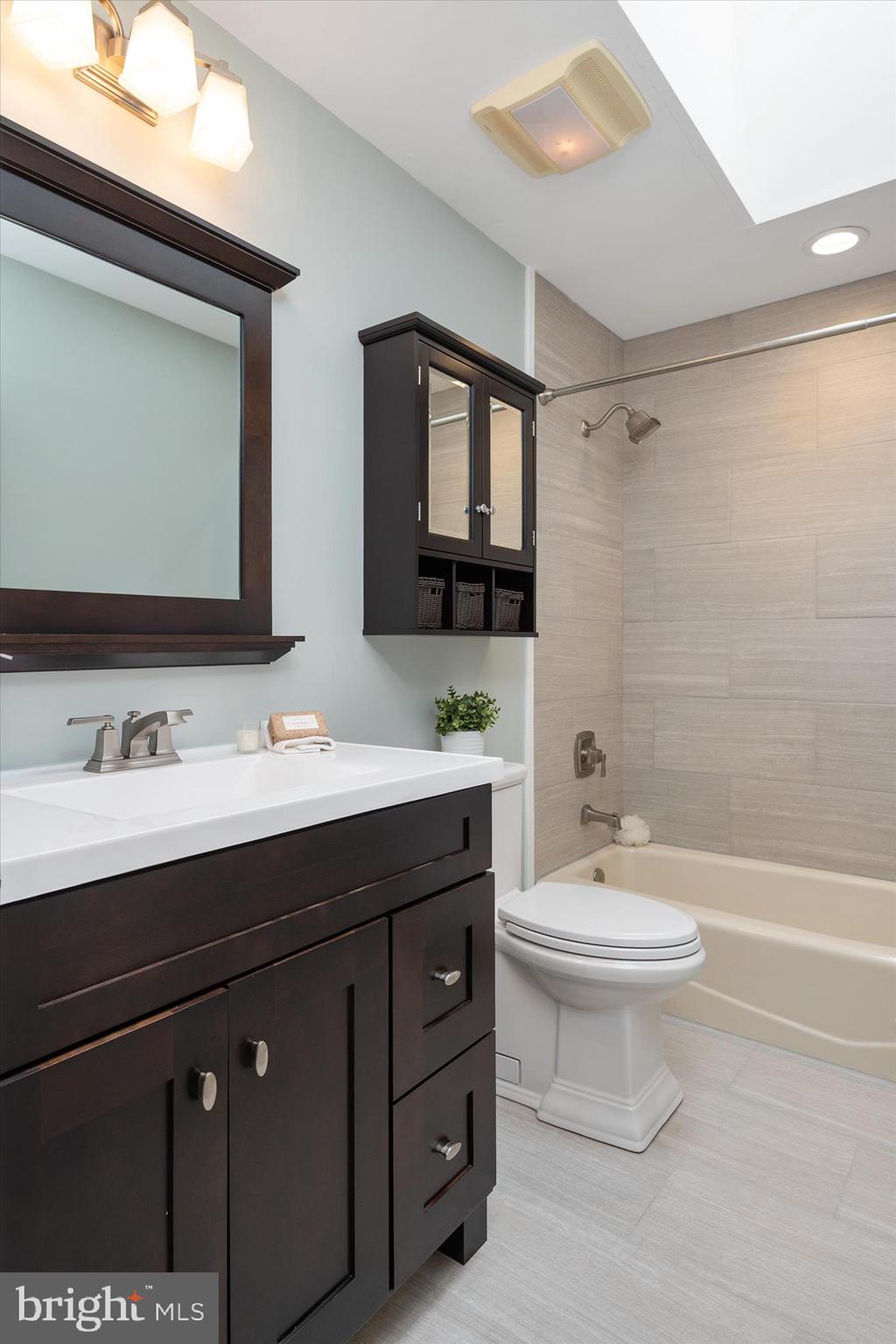 201 AUTUMN CHASE DRIVE