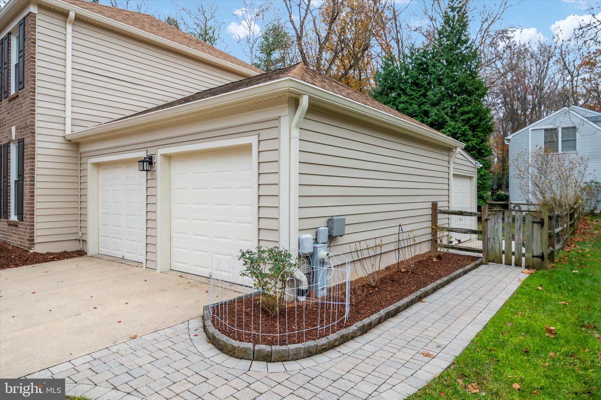 201 AUTUMN CHASE DRIVE