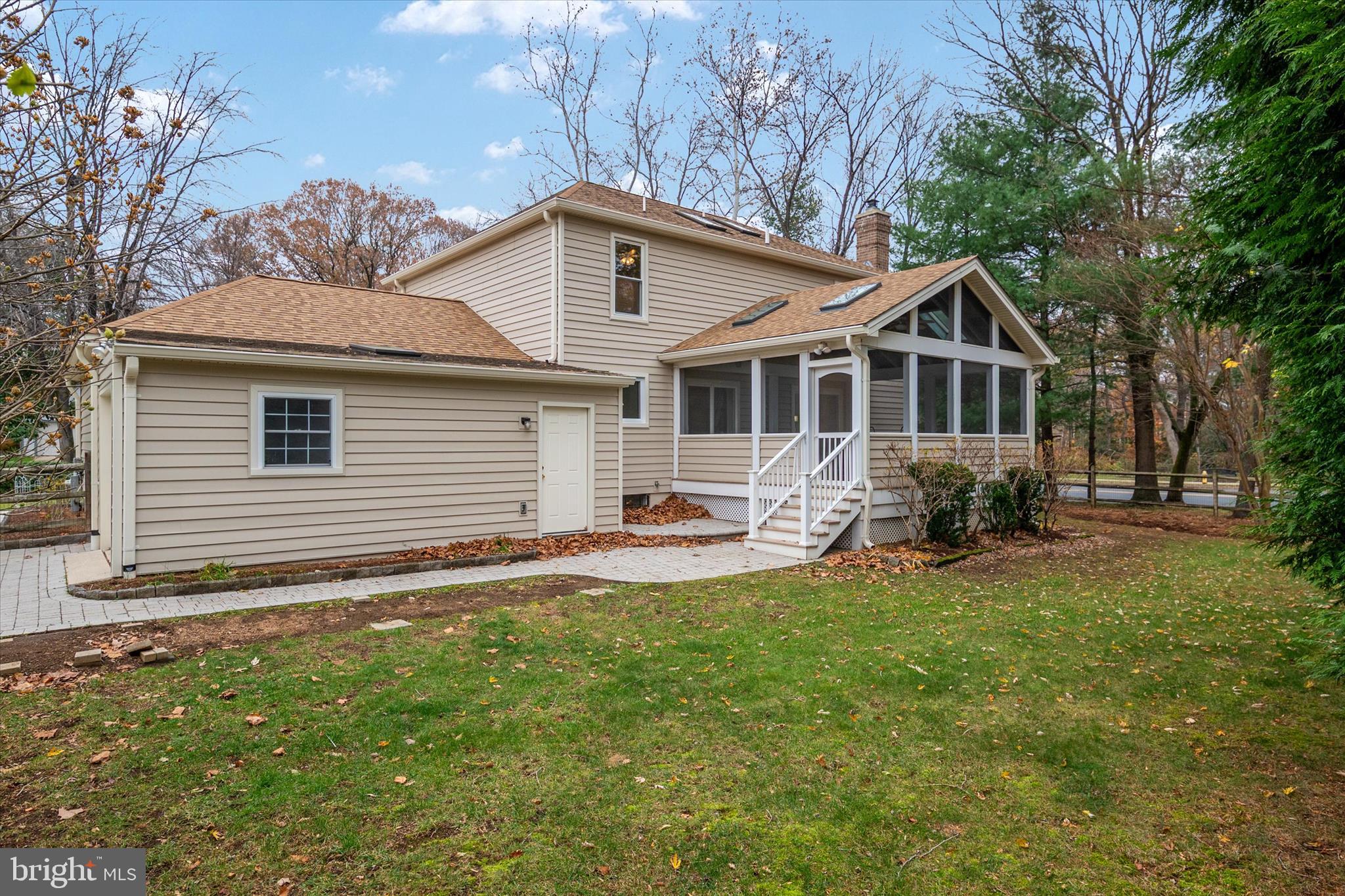 201 AUTUMN CHASE DRIVE