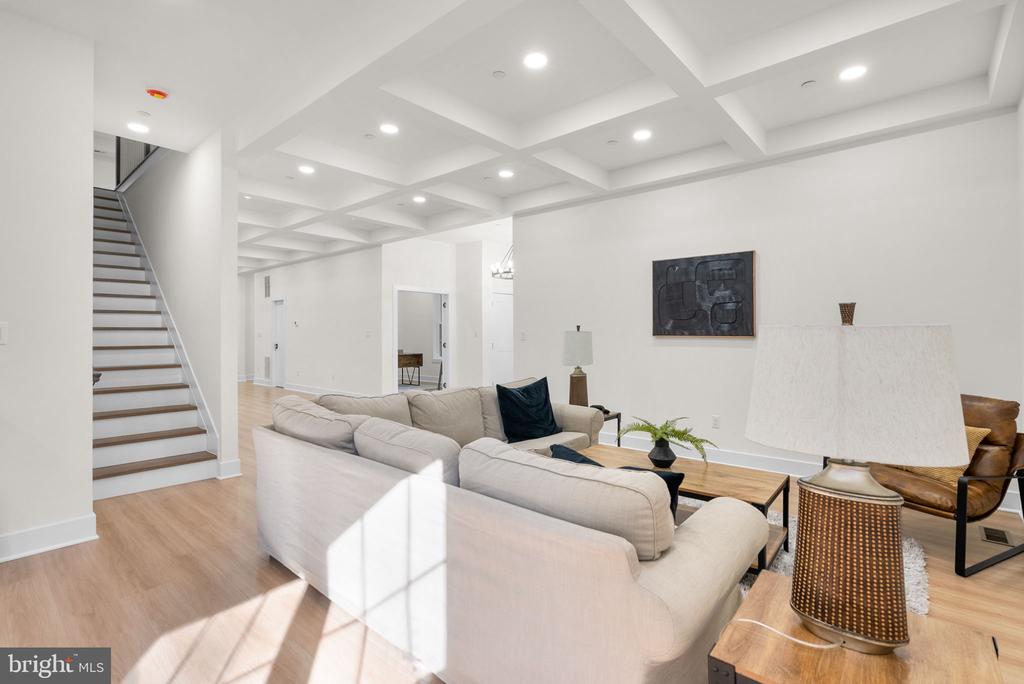 518 LAKELAND ROAD S