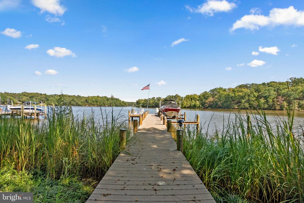 531 POINT FIELD DRIVE