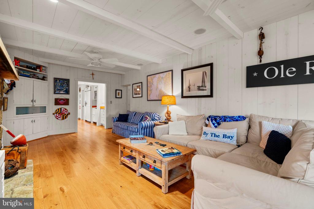 3728 BAY DRIVE