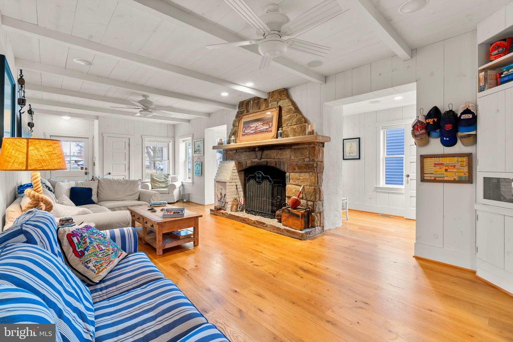 3728 BAY DRIVE